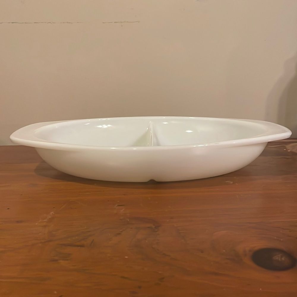 Vintage 1960s PYREX 1083 Simply White Divided 1 1/2 QT Casserole Vegetab…
